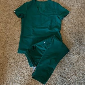 Amazon Green Pair Fig Scrubs